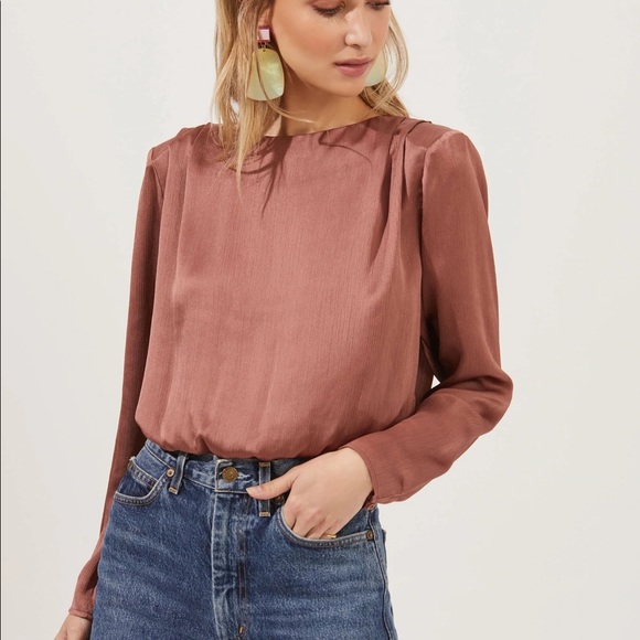 ASTR THE LABEL Crawford Satin Top - Picture 2 of 5